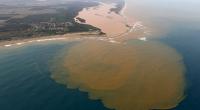 Por NASA - Eol.Nasa, Domínio público, https://commons.wikimedia.org/w/index.php?curid=10064316 – Imagem da foz do Rio Doce, no Oceano Atlântico, semanas após o desastre de Mariana.
