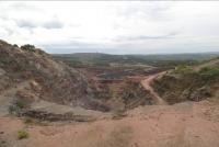 Vista geral da área minerada sentido oeste. Fotografia: Carlos Peixoto, 2013.