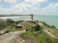 Visão geral do geossítio Mirante da Praia de Gaibu com as ruinas restauradas do Forte São Francisco Xavier. Foto: Rogério Valença Ferreira.