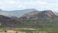 Vista panorâmica da Pedra Furada de Venturosa. Foto: Rogério Valença Ferreira.