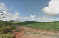 Relevo de colinas na área onde está localizado o geossítio Ignimbrito Engenho Saco. Foto: Google Street View.