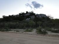 Sítio da geodiversidade Pedra Oca sobre a superfície de aplainamento Cariris Velhos, Planalto da Borborema. Foto: Rogério Valença Ferreira.